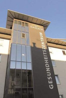Sterilisation (Mann) im Kinzigtal Aussenansicht der Vasektomie-Praxis in Haslach
